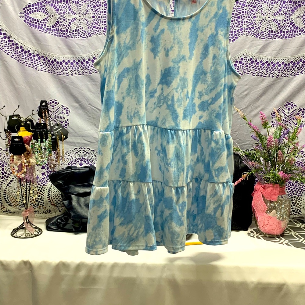 Very soft blue and white tie dye top.